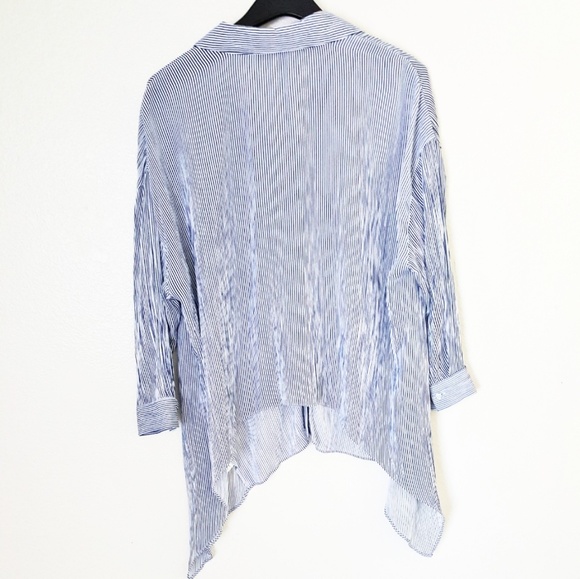 $30⬇️ RO& DE striped button down shirt - Picture 3 of 5